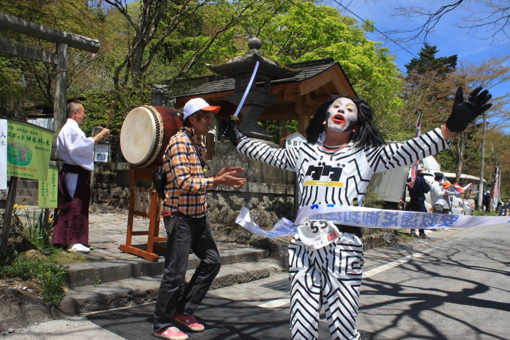 「「侍の格好をしたアンパンマン」や「刀を持つダダ」、仮装をしていないとスタート時に浮いてしまうレースとは」の画像