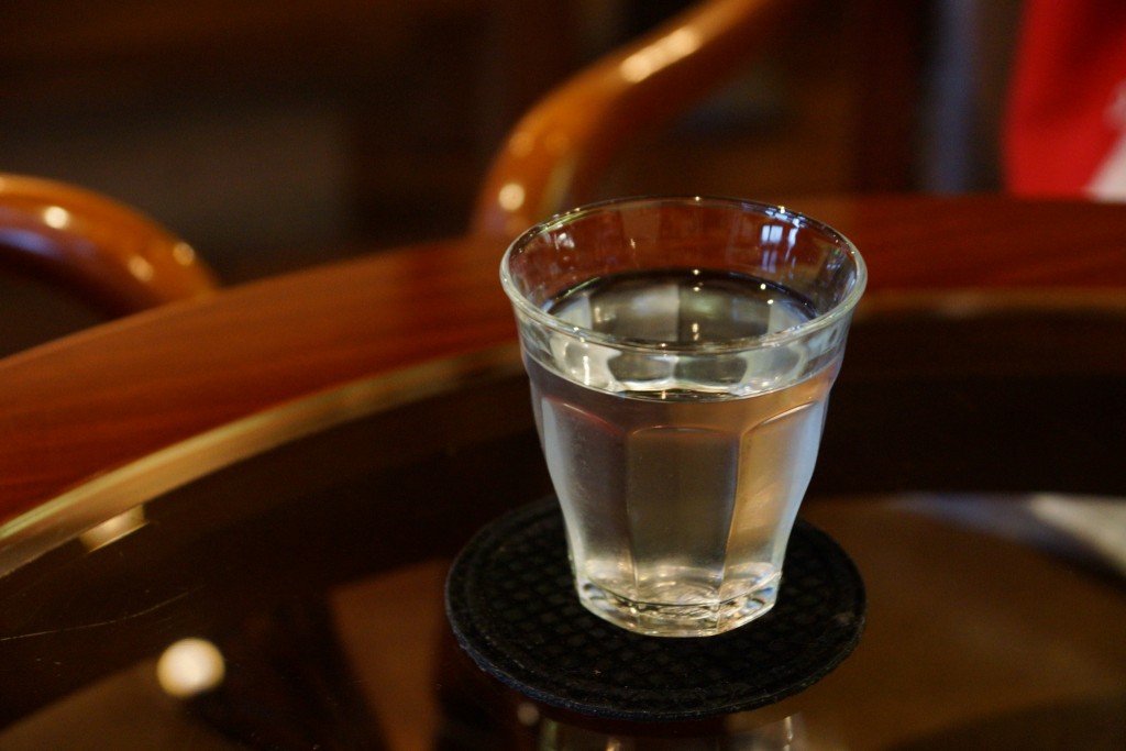 「「暑い日はとにかく水分補給」は危険!? ランナーが注意したい「水中毒」とは」の画像