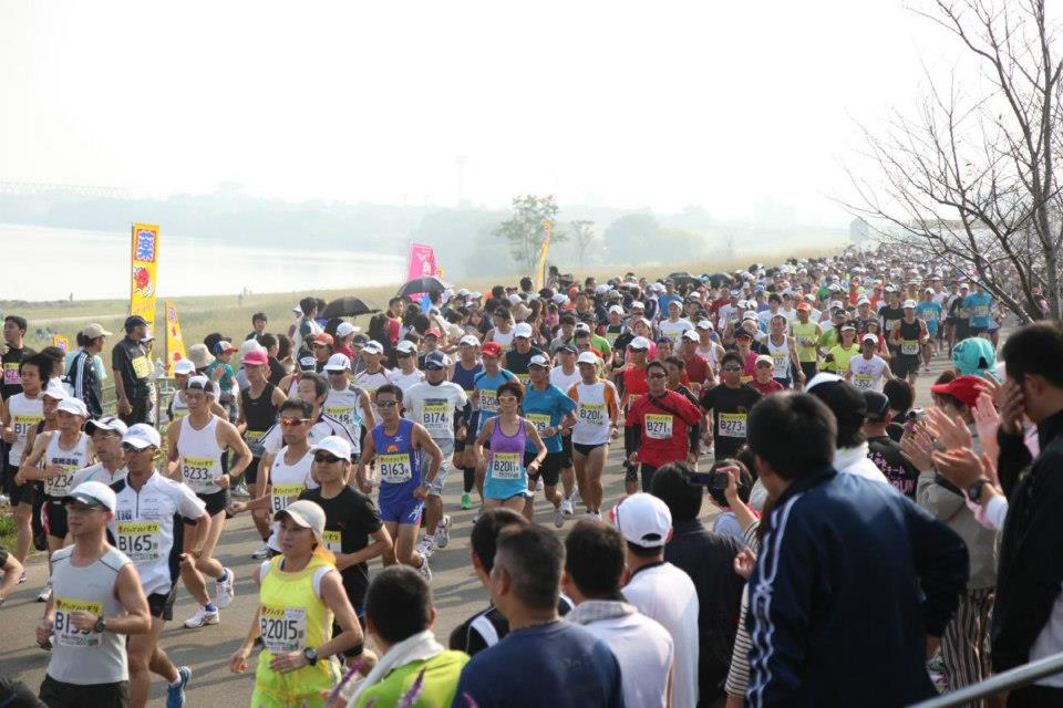「九州最大の河川「筑後川」の河川敷を走る大会とは? 筑後川マラソン2016」の画像